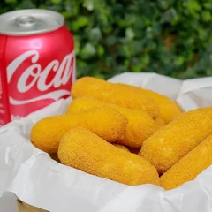 25 Risole de Queijo e Presunto Premium + Coca Coca Lata Grátis (Serve 1 Pessoa)