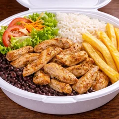 Filé de Frango em iscas  com Arroz Branco, Feijão Preto,batata frita  e Salada