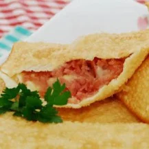 Mini Pastel de Carne Seca com Requeijão 12 unidades (aprox. 660g).