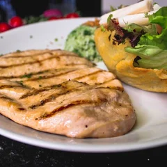 Filé de Frango Grelhado | 2 Acompanhamentos