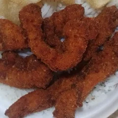 FRANGO EMPANADO EM TIRAS