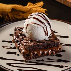 Brownie duplo com recheio de Chocolate ao leite e sorvete de Baunilha 