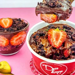 Bolo no Pote Brownie & Morango