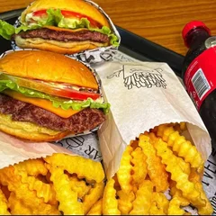 Combo 2x cheese saladinha + 2x batatas + 1x Coca cola 1 Litro