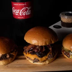 Combo Trio ( smash in+cheese burguer+7001+brigadeiro+coca 600ml)