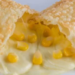Pastel de Milho com Requeijão Unidade (aprox. 190g).