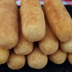 Enrolado de queijo e presunto frito