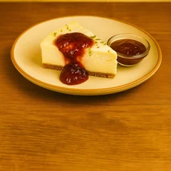 Cheesecake Limone com Calda De Morango (Fatia)