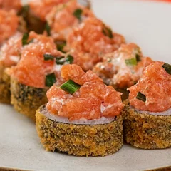 Mini hot com salmão batido (8 unidades)