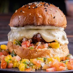 Capella Burger (Queijo Mussarela, vinagrete, maionese)
