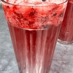 Soda de frutas vermelhas