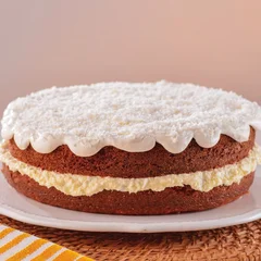 Bolo de Abacaxi com Coco e Recheio de Beijinho