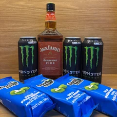 COMBO JACK FIRE 1L  + 3 MONSTER 473ML + 3 GELO DE COCO 200ML 