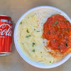 Frango Parmegiana & Purê + lata Coca normal + R$ 14,99 leve outra marmitex