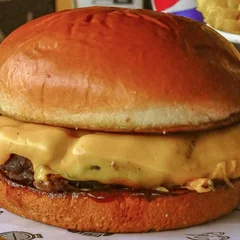 Burger La Brasa Pão Brioche, Burger de Fraldinha, Queijo Prato e Barbecue