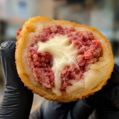 Coxinha de mortadela c/ queijo
