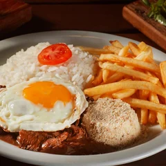 Picadinho de Carne c/ Arroz, Fritas e Farofa