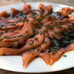 Carpaccio de Salmão ao Molho Ponzu