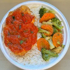 Frango Parmegiana & Legumes + R$ 18,99 leve outra marmitex