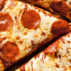 Pizza gigante (40 cm) 2 sabores + Brotão (25 cm) Banana Nevada + Bebida Gratis