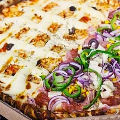 Meio a meio - À moda e Frango com Catupiry (gigante - 8 fatias)