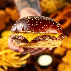 Combo 2 Smash Burger 90g Cada + 2 Porções de Fritas + 2 Bebidas Latas 350ml
