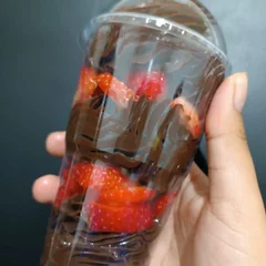 Copo da felicidade - Brigadeiro duplo com Morango 300 ml.