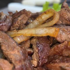 Porção de Filé (Salada, Cebola e Torradas)